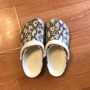Crocs snakeskin print size 7